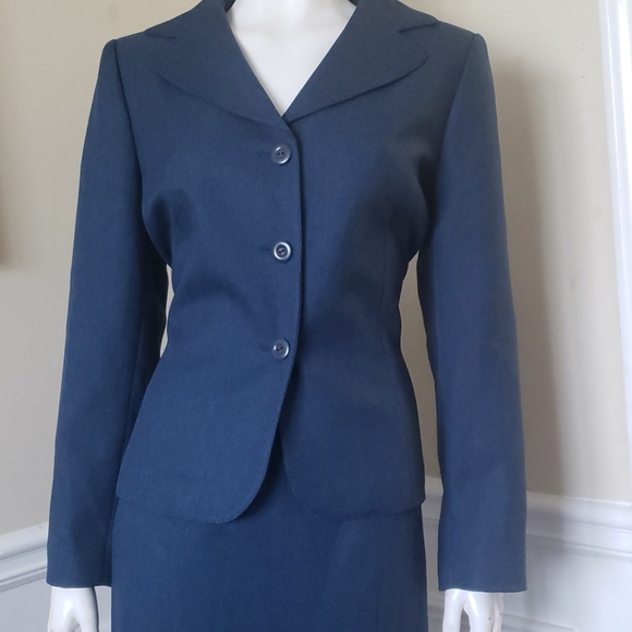 Suit - Picture 2 of 3